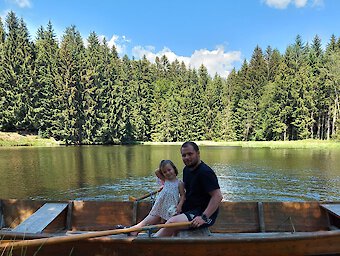 Ruderboot fahren am eigenen See